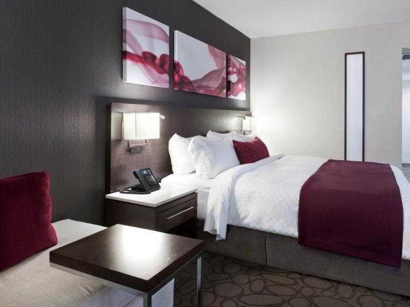 Delta Hotels by Marriott Montréal Rom bilde